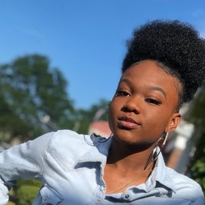 Meet your Posher, Kenisha